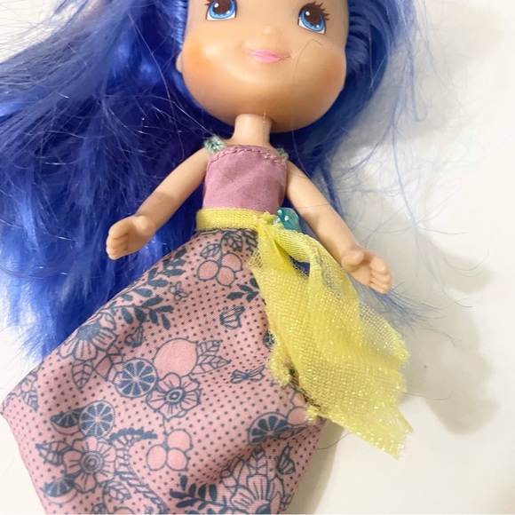 Hasbro Strawberry Shortcake Blueberry Muffin Doll - Picture 3 of 14